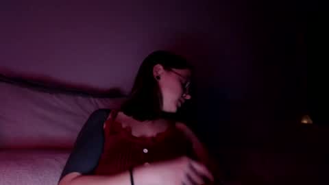 Snapshot of liljbby chatting on November 4, 6:56 am Jay please help me reach 50 thumbs up online show from November 4, 6:56 am