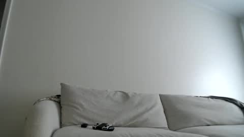 Snapshot of liljbby chatting on November 16, 8:25 pm Jay please help me reach 50 thumbs up online show from November 16, 8:25 pm