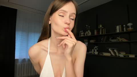 Snapshot of lilkiti chatting on June 7, 8:29 am Kiti online show from June 7, 8:29 am