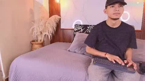 lillian_lee1 online show from June 9, 5:35 pm