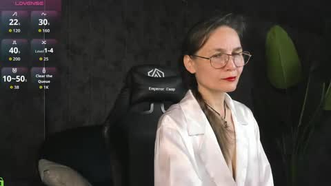 Snapshot of lillian_white1 chatting on June 3, 12:57 am lillian_white1 online show from June 3, 12:57 am