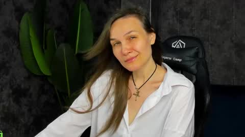 Snapshot of lillian_white1 chatting on June 7, 12:48 am lillian_white1 online show from June 7, 12:48 am