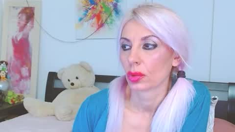 Lara online show from October 25, 6:02 pm