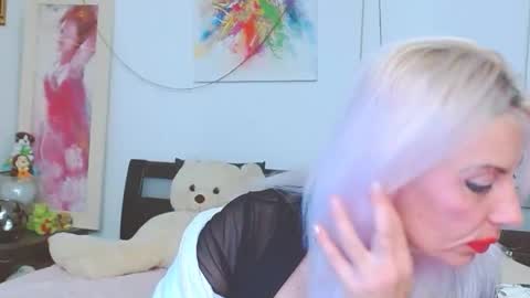 Lara online show from November 1, 5:59 pm