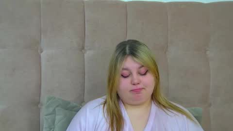 LillianHaig online show from February 8, 6:44 pm