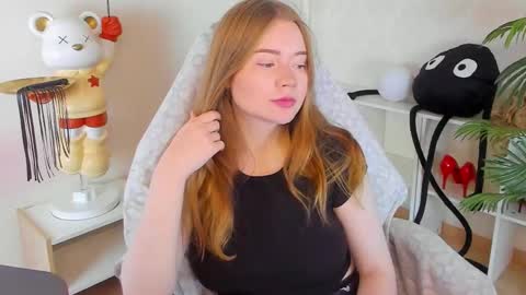 lillie_berry online show from October 18, 4:48 am