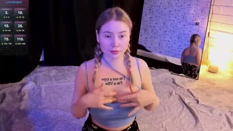 lillie_berry online show from November 12, 4:35 am