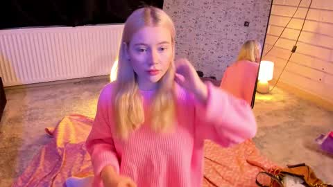 lillie_berry online show from February 24, 4:32 am