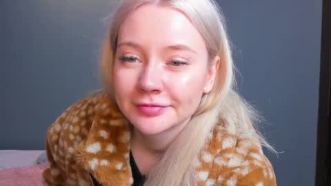 lillie_berry online show from April 12, 4:28 am