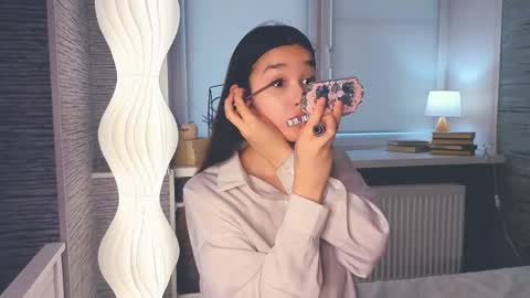 Celina Lillie online show from March 24, 11:15 am