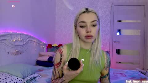 LilliMoore online show from October 17, 11:40 pm