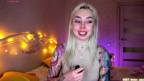 LilliMoore online show from March 11, 11:33 pm