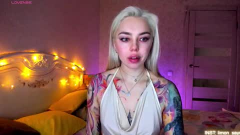 LilliMoore online show from March 24, 11:32 pm