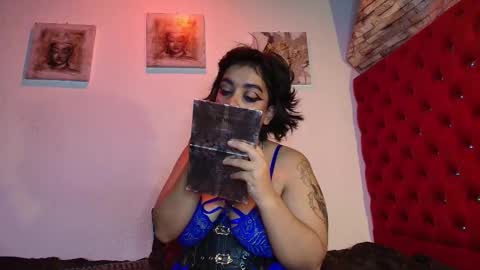 Snapshot of lillithsinclair_nom chatting on February 19, 2:18 am lillith online show from February 19, 2:18 am