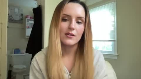 lilly_adams88 online show from June 21, 11:18 pm