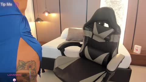 L I L L Y online show from October 17, 12:19 pm