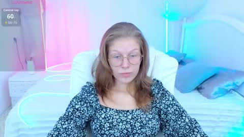 Snapshot of lilly_belly chatting on September 9, 12:26 pm Lilly online show from September 9, 12:26 pm