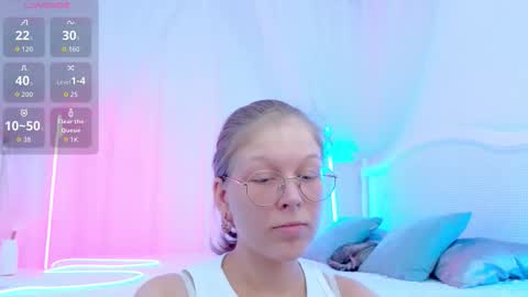 Snapshot of lilly_belly chatting on September 23, 1:25 pm Lilly online show from September 23, 1:25 pm