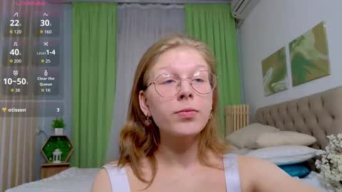 Snapshot of lilly_belly chatting on October 4, 2:37 pm Lilly online show from October 4, 2:37 pm