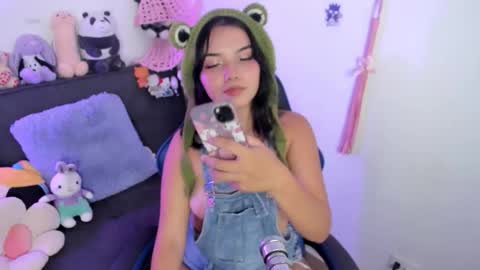 Snapshot of lilly_kinky chatting on January 12, 3:23 am Lilly online show from January 12, 3:23 am