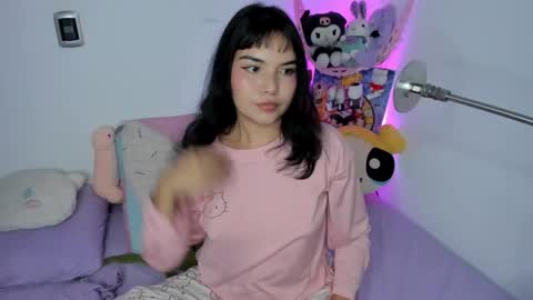 Snapshot of lilly_kinky chatting on February 15, 2:08 am Lilly online show from February 15, 2:08 am