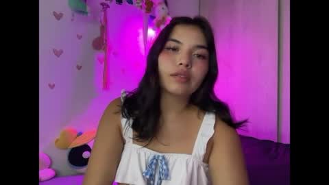 Snapshot of lilly_kinky chatting on April 11, 4:06 am Lilly online show from April 11, 4:06 am