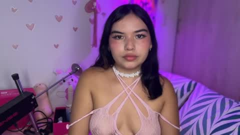 Snapshot of lilly_kinky chatting on April 25, 4:37 am Lilly online show from April 25, 4:37 am