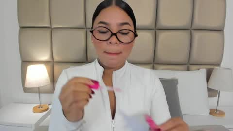 Snapshot of lilly_williamss chatting on May 27, 3:47 am Lilly online show from May 27, 3:47 am