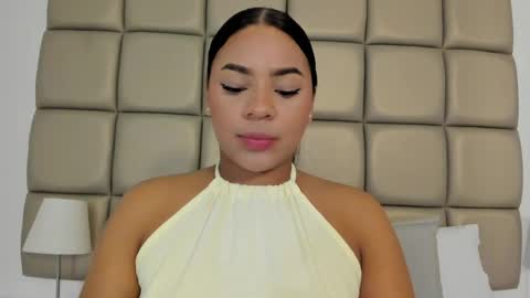 Snapshot of lilly_williamss chatting on June 1, 3:30 am Lilly online show from June 1, 3:30 am