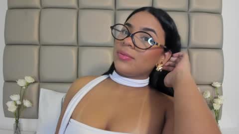 Snapshot of lilly_williamss chatting on June 5, 6:52 am Lilly online show from June 5, 6:52 am