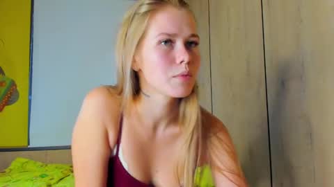 Snapshot of lillybrigit chatting on April 8, 5:02 pm Lilly online show from April 8, 5:02 pm