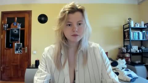 Lilly Depp online show from April 10, 1:49 pm