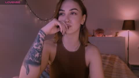 LillyFarey online show from October 10, 5:45 pm