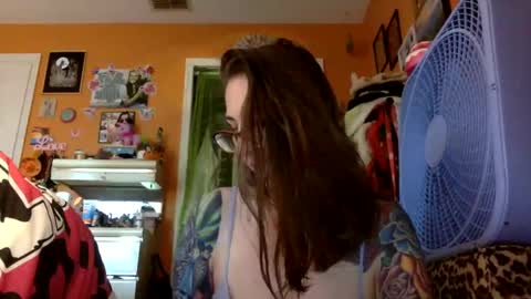 hi guys im back on here 3 online show from September 14, 10:31 pm
