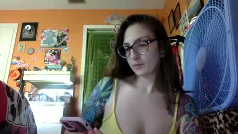 hi guys im back on here 3 online show from October 1, 7:09 pm