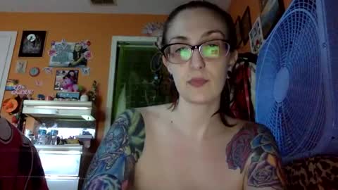 Snapshot of lillylushabae chatting on October 12, 8:30 pm hi guys im back on here 3 online show from October 12, 8:30 pm