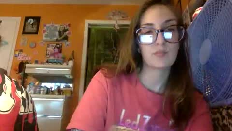 Snapshot of lillylushabae chatting on November 28, 10:01 pm hi guys im back on here 3 online show from November 28, 10:01 pm