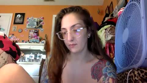 Snapshot of lillylushabae chatting on January 5, 8:23 pm hi guys im back on here 3 online show from January 5, 8:23 pm