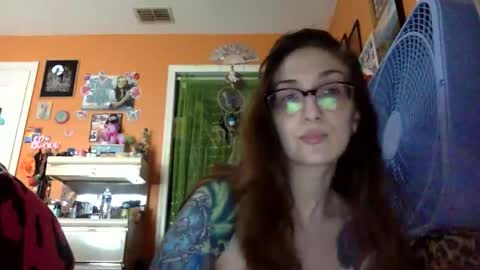 Snapshot of lillylushabae chatting on February 18, 7:43 pm hi guys im back on here 3 online show from February 18, 7:43 pm