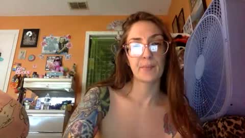 Snapshot of lillylushabae chatting on February 23, 7:55 pm hi guys im back on here 3 online show from February 23, 7:55 pm