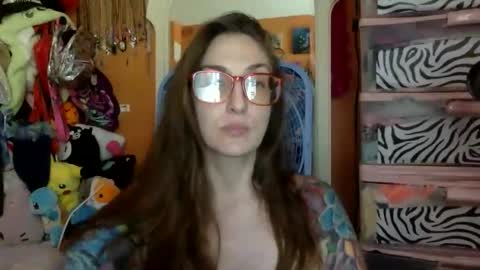 Snapshot of lillylushabae chatting on March 5, 6:37 pm hi guys im back on here 3 online show from March 5, 6:37 pm