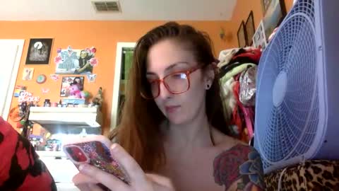 Snapshot of lillylushabae chatting on March 6, 7:21 pm hi guys im back on here 3 online show from March 6, 7:21 pm