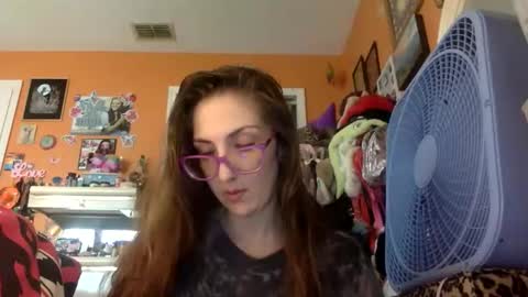 Snapshot of lillylushabae chatting on March 24, 10:04 pm hi guys im back on here 3 online show from March 24, 10:04 pm