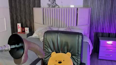 Lilly Ortiz online show from December 13, 8:47 pm