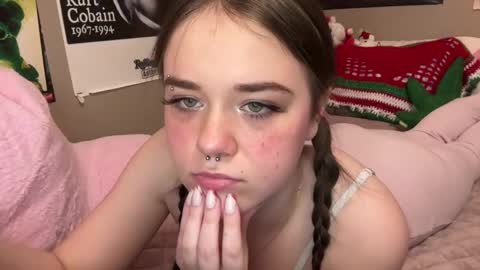 Snapshot of lillyriverss chatting on December 10, 2:38 am Lilly online show from December 10, 2:38 am