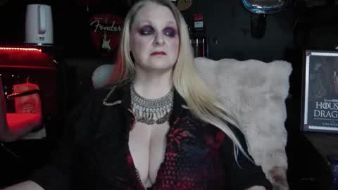 Snapshot of lillyth chatting on January 7, 6:27 am Lillyth Eden online show from January 7, 6:27 am