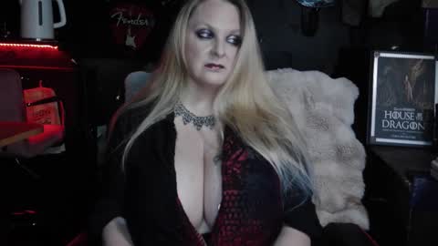 Snapshot of lillyth chatting on January 8, 6:26 am Lillyth Eden online show from January 8, 6:26 am