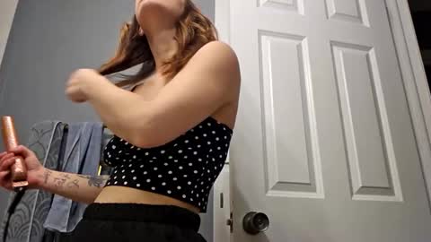 lilsirens11ut online show from December 15, 6:23 pm