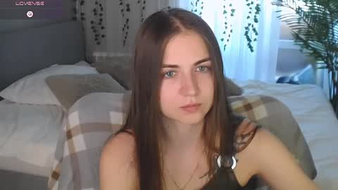 Snapshot of lilu__moon chatting on June 5, 5:47 am lilu__moon online show from June 5, 5:47 am