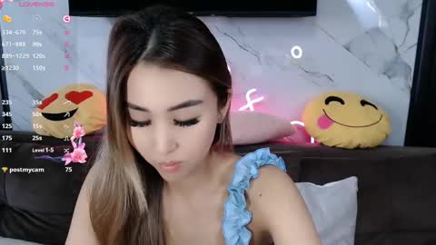 Lily online show from March 6, 4:30 am